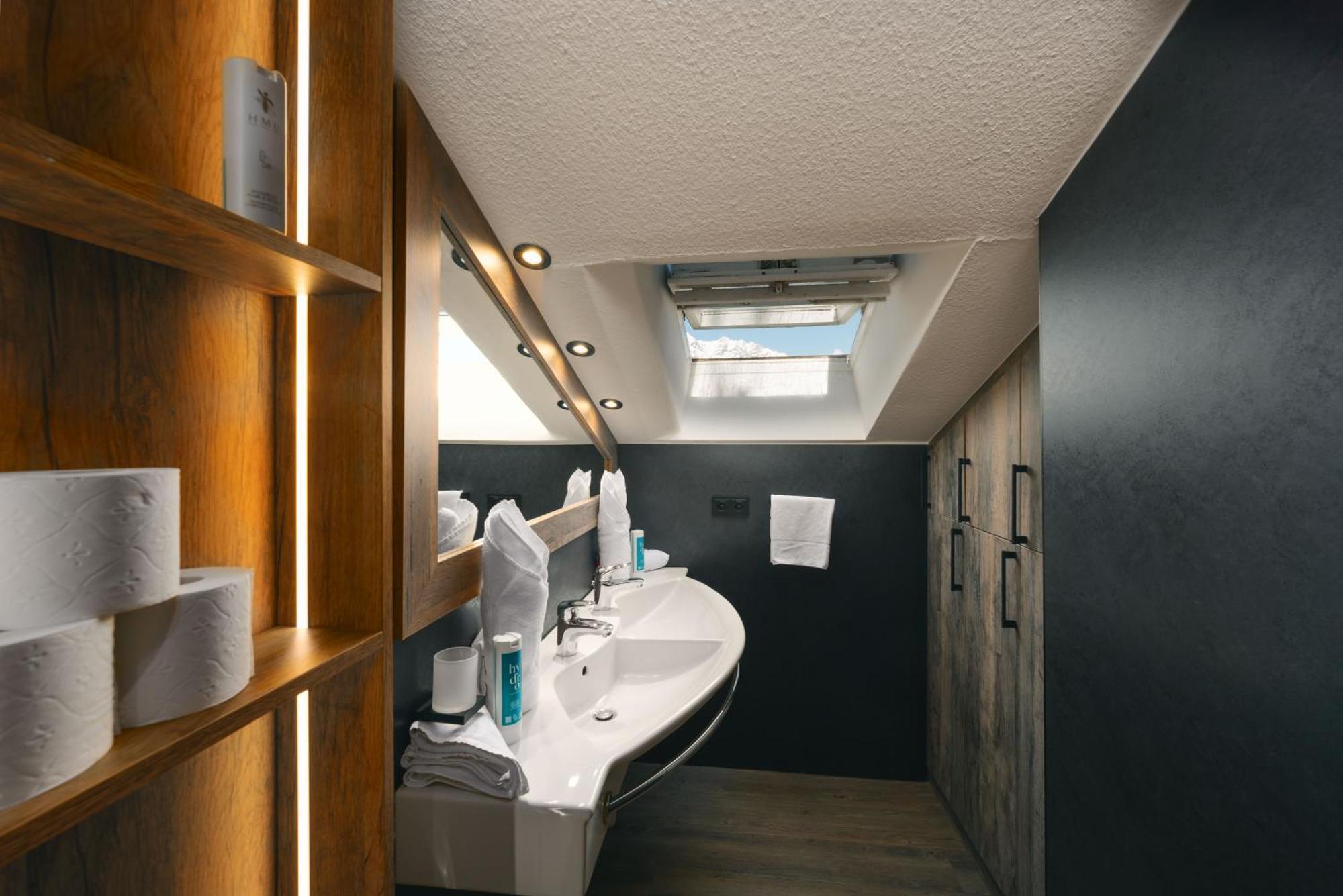 Mondi Hotel 악삼스 외부 사진
