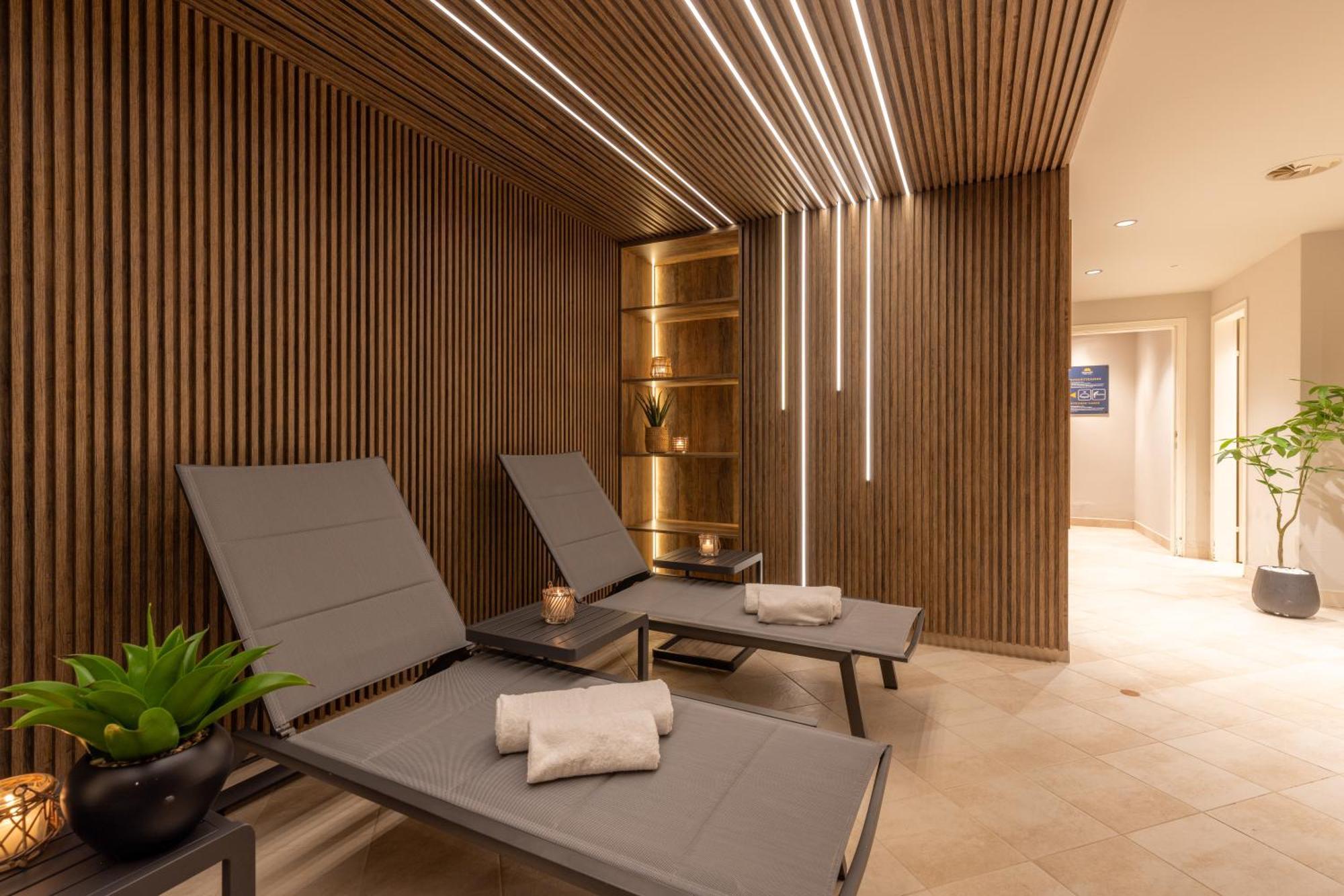 Mondi Hotel 악삼스 외부 사진