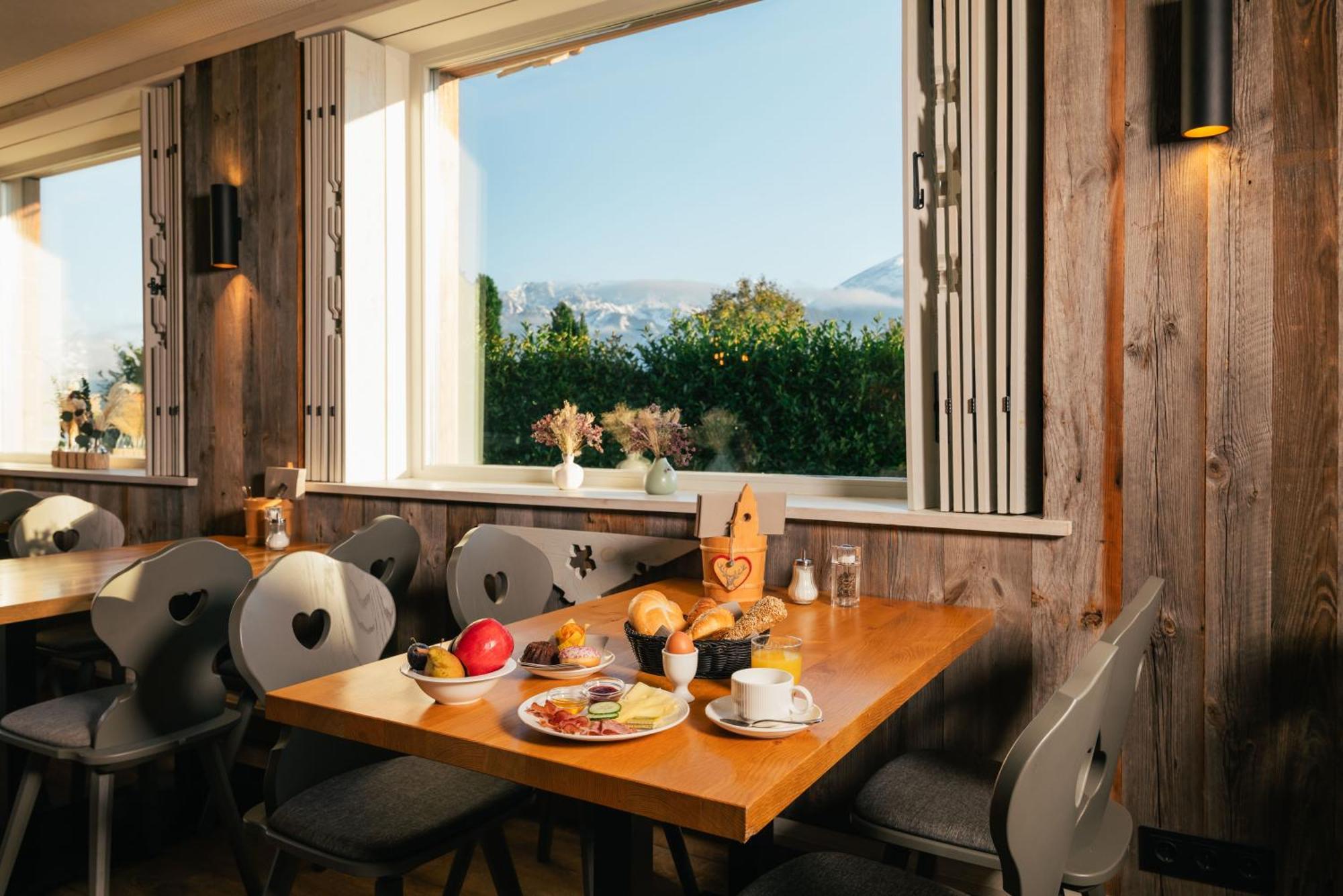 Mondi Hotel 악삼스 외부 사진